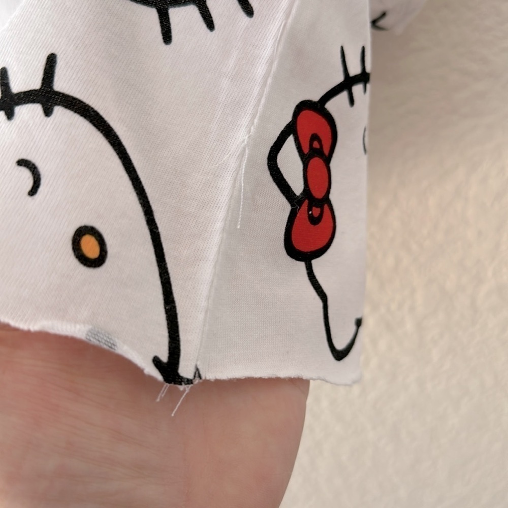 HELLO KITTY White All Over Print Crop Short Sleeve Shirt Size XL NWT - Picture 4 of 10